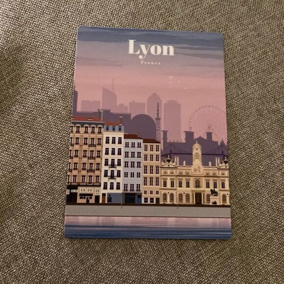 Lyon France Souvenir Magnet - Picture 3 of 4